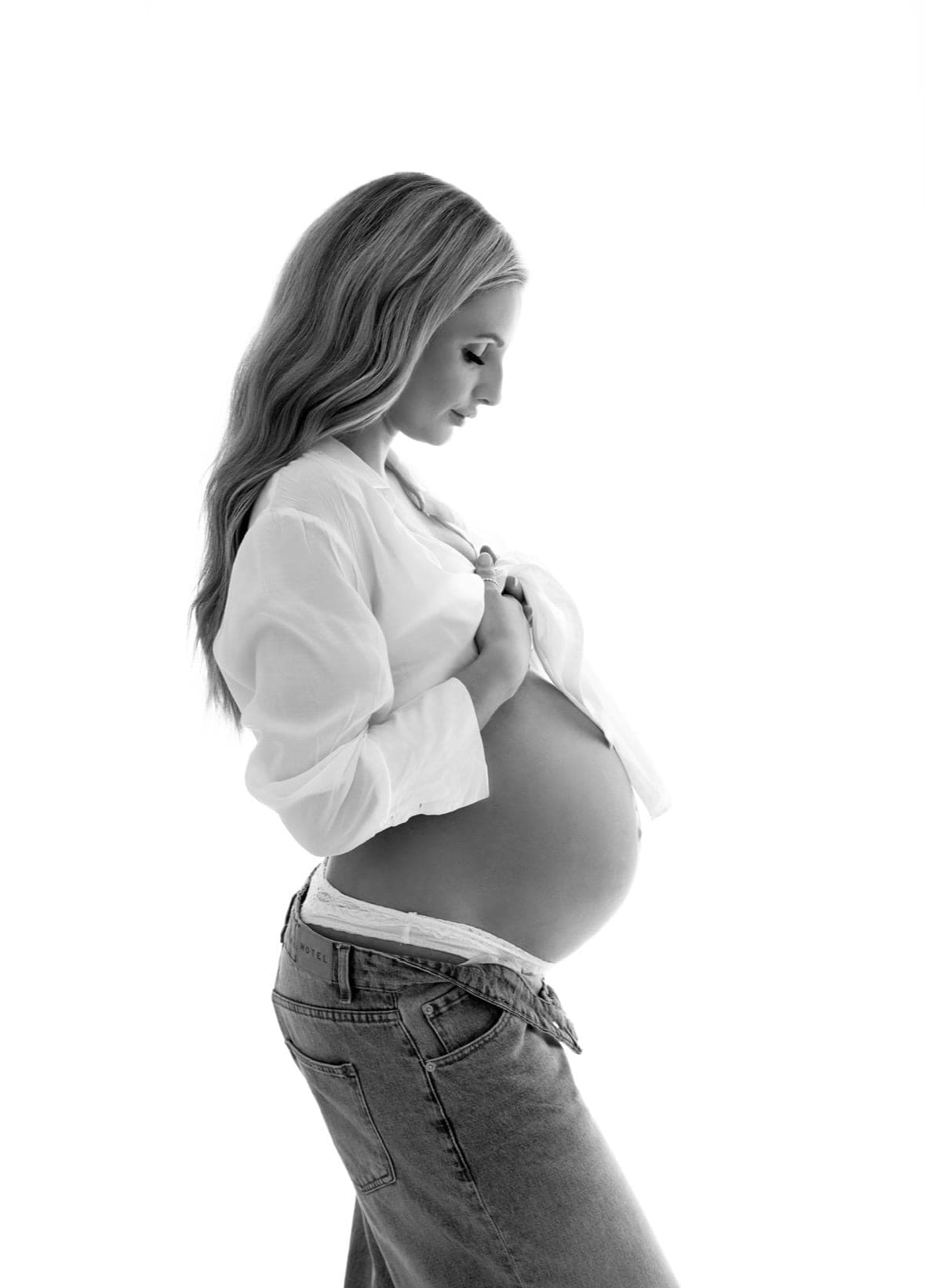 Maternity portrait by LJ Photography
