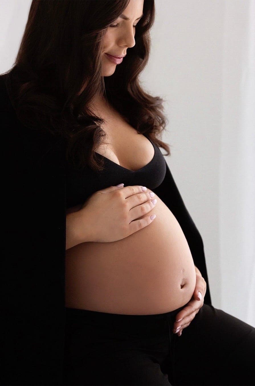 Maternity portrait by LJ Photography